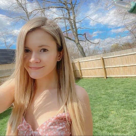 Meet your Posher, Laura - Picture 1 of 1